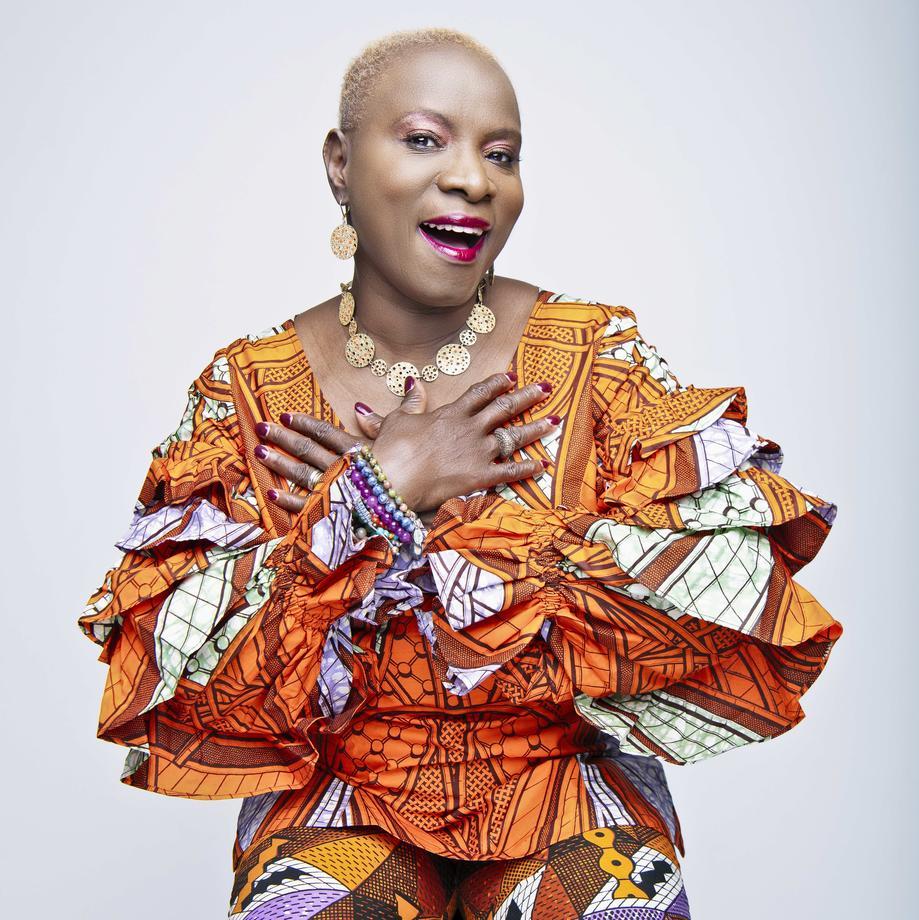 Portrait d’Angélique Kidjo, artiste béninoise et lauréate de cinq Grammy Awards.